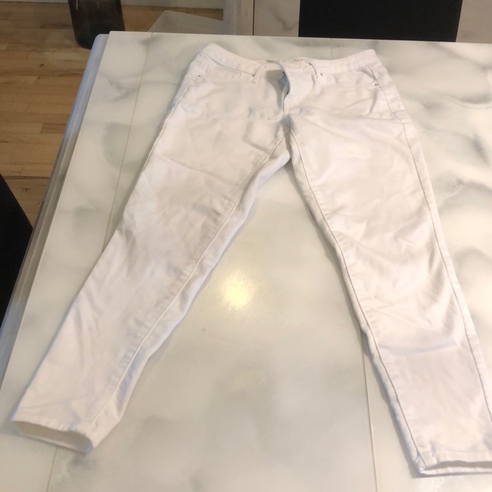 White jeans/jeggins